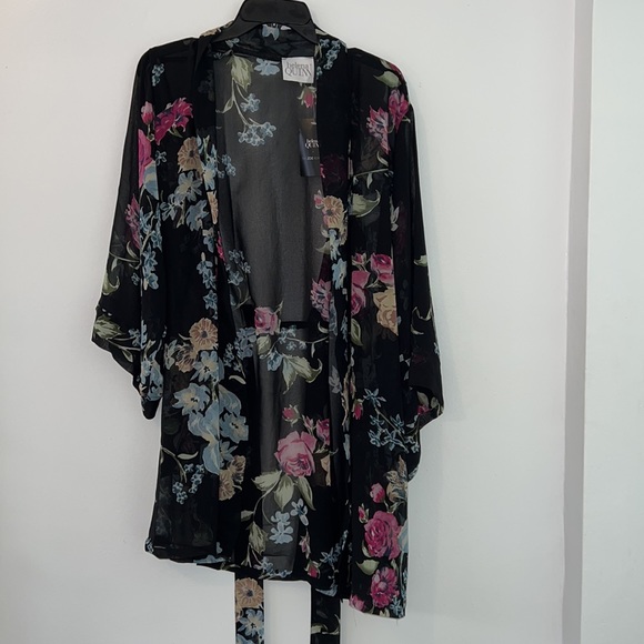 HOST PICK🎉 HELENA QUINN x The Zoe Report Floral Kimono - Picture 3 of 5